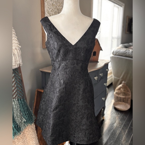 Kate Spade New York "Dashing Beauty" Metallic Jacquard Dress - Picture 6 of 17